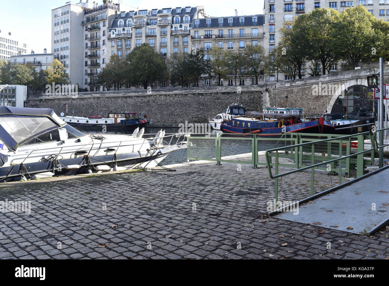 Foto - fotografia di strada - Port de l'Arsenal a Parigi Francia Foto Stock