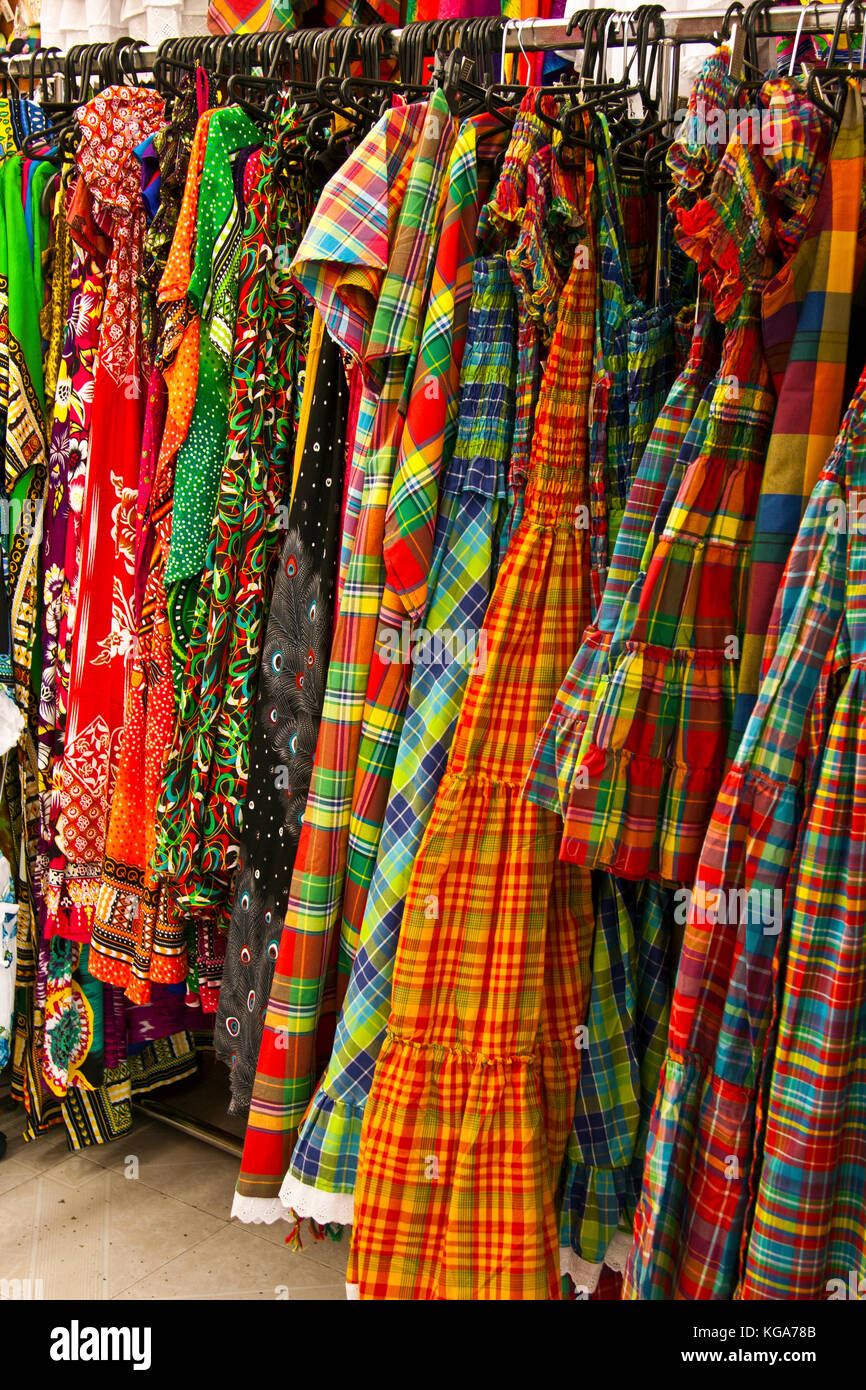 Grande marche, il mercato pubblico, a Fort de France, Martinica shoppers, merci Foto Stock