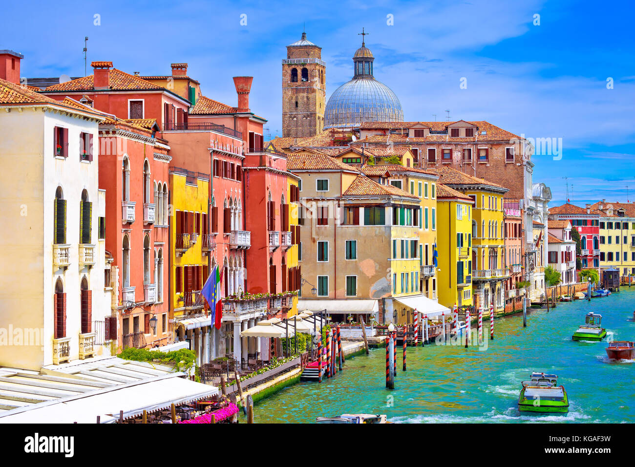 Colorato canal grande di Venezia vista, destinazione turistica in veneto Foto Stock