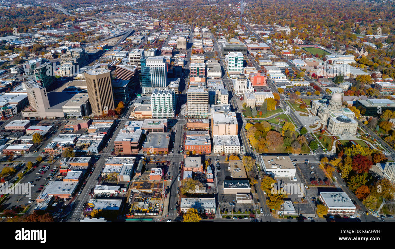 Boise City come visto dal di sopra con una miscela di alberi in autunno Foto Stock