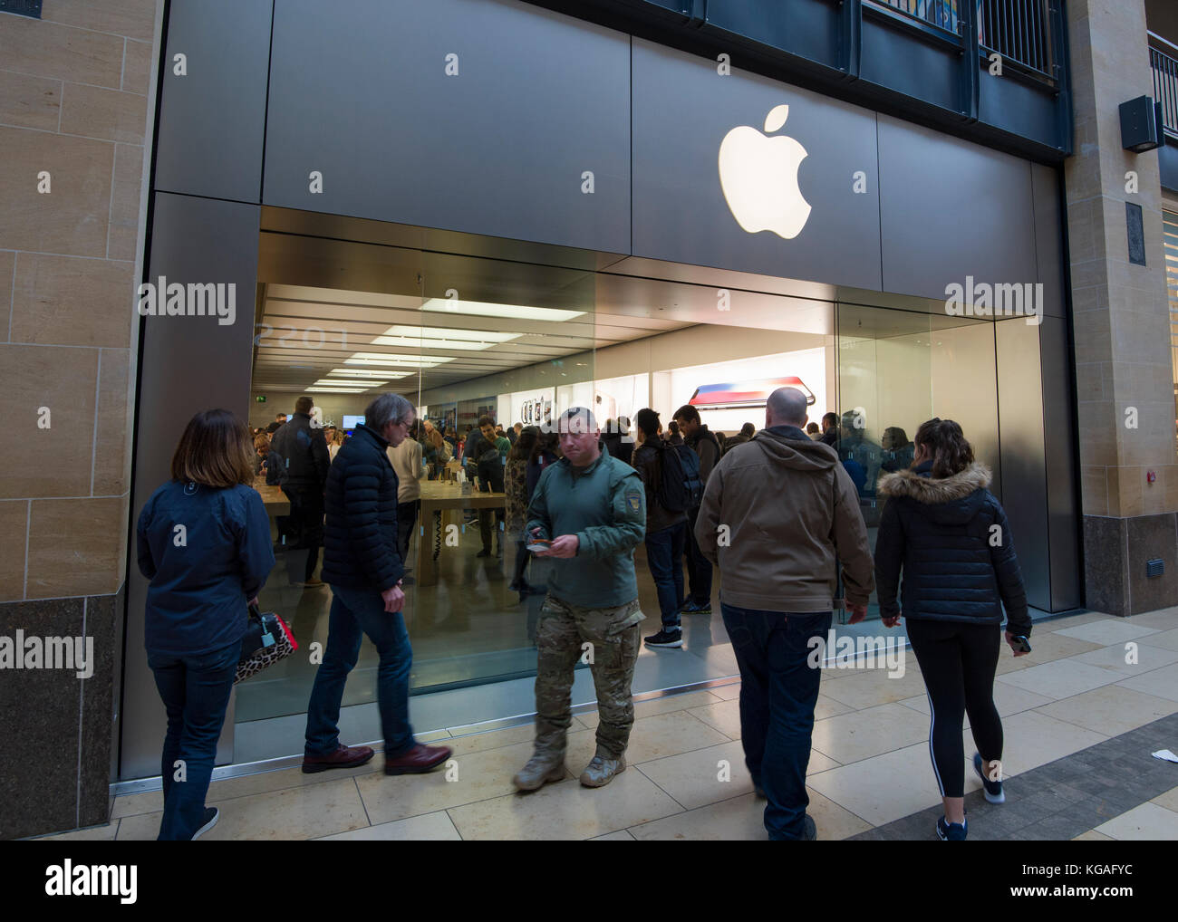 Apple store in Cambridge seguenti iPhone x rilasciare Foto Stock