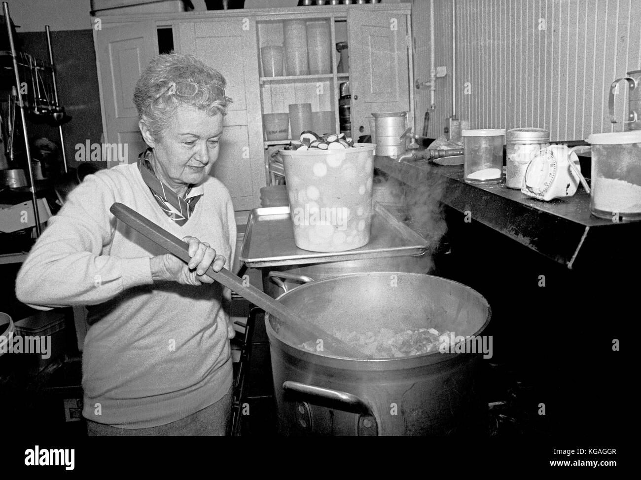 Ruth Brinker, cucina per il progetto Open Hand, San Francisco, CA Foto Stock