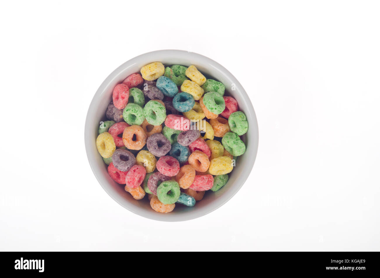Ciotola di Kellogg's Froot Loops cereale dall'alto isolato su sfondo bianco Foto Stock