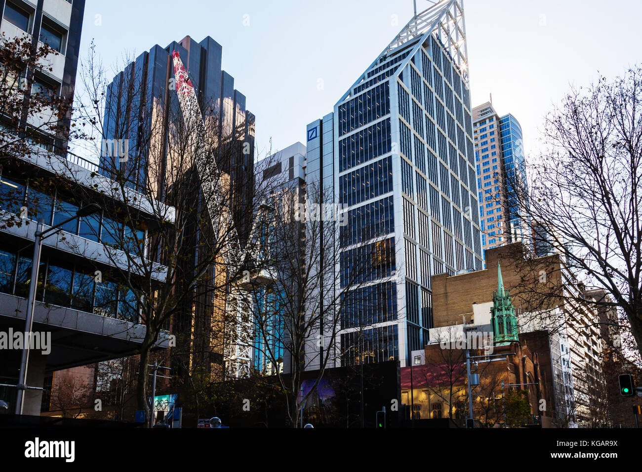 Viste generali da Macquarie Street che mostra gli uffici di Sydney, Sydney, NSW, Australia. Foto Stock