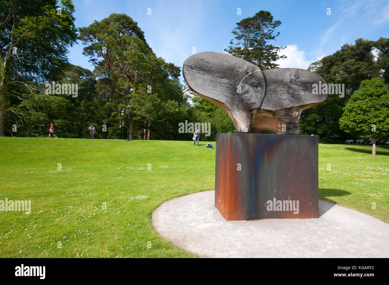 A.W.B. (Billy) Vincent Memorial dallo scultore tedesco Rolf gancio, Muckross House e giardini, Parco Nazionale di Killarney, nella contea di Kerry, Irlanda Foto Stock
