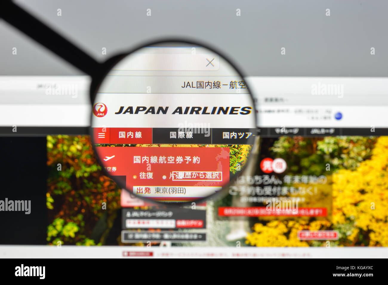 Milano, Italia - 10 agosto 2017: Homepage del sito JAL. È la compagnia aerea di bandiera del Giappone e la seconda più grande del paese dopo All Nippon Foto Stock