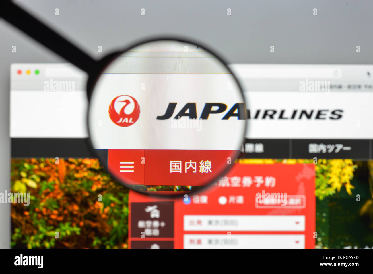 Milano, Italia - 10 agosto 2017: jal website homepage. è la compagnia di bandiera compagnia aerea del Giappone e la seconda più grande del paese dietro all nippon Foto Stock