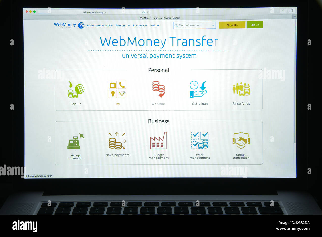 Milano, Italia - 10 agosto 2017: Homepage del sito Web WM transfer. Si tratta di un servizio di trasferimento file basato su cloud. Logo WM Transfer visibile. Foto Stock