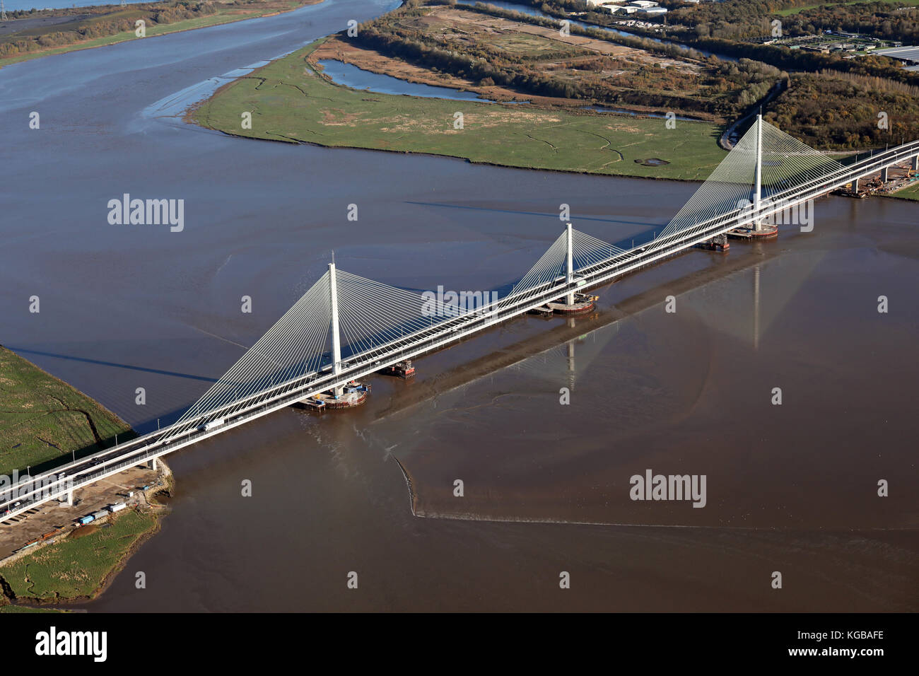 Vista aerea del nuovo gateway Mersey linking & Widnes, Runcorn Cheshire, Regno Unito Foto Stock