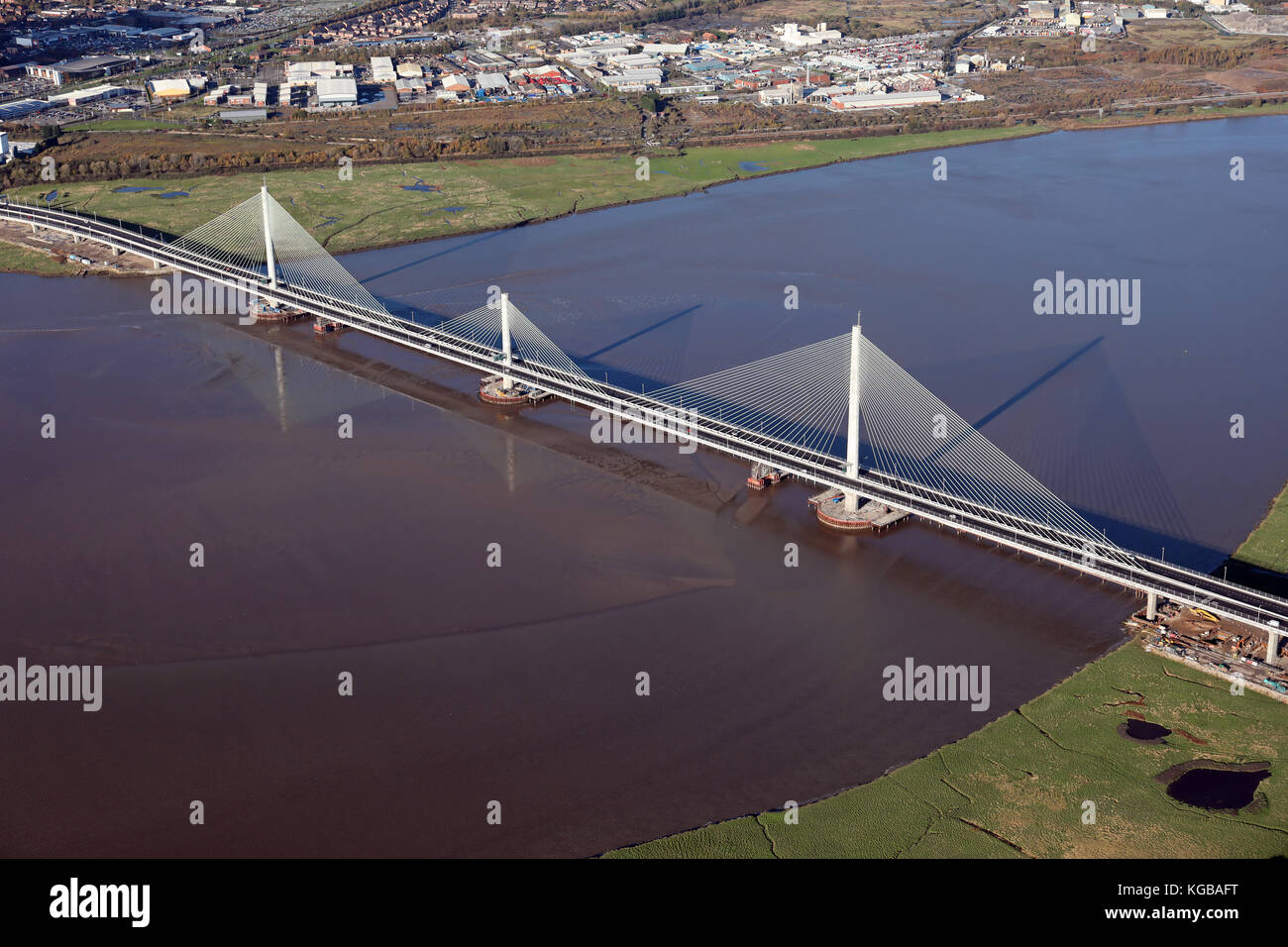 Vista aerea del nuovo gateway Mersey linking & Widnes, Runcorn Cheshire, Regno Unito Foto Stock