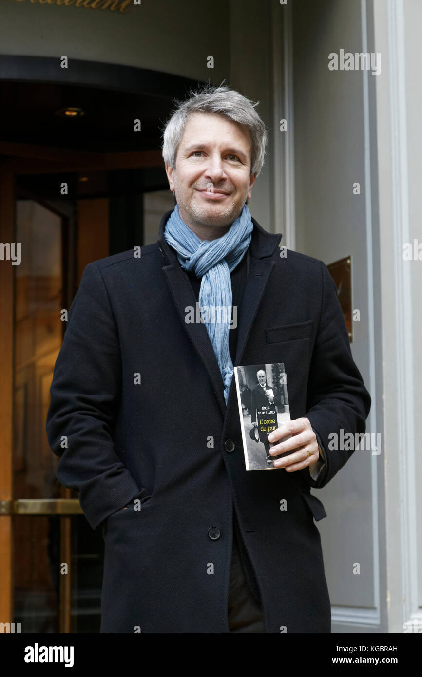 Parigi, Francia. 6 novembre 2017. Eric Vuillard vincitore del Prix Goncourt per il suo romanzo "l'Ordre du jour" (Éditions Actes Sud) il 6 novembre 2017 a Parigi, Francia. Crediti: Bernard Menigault/Alamy Live News Foto Stock