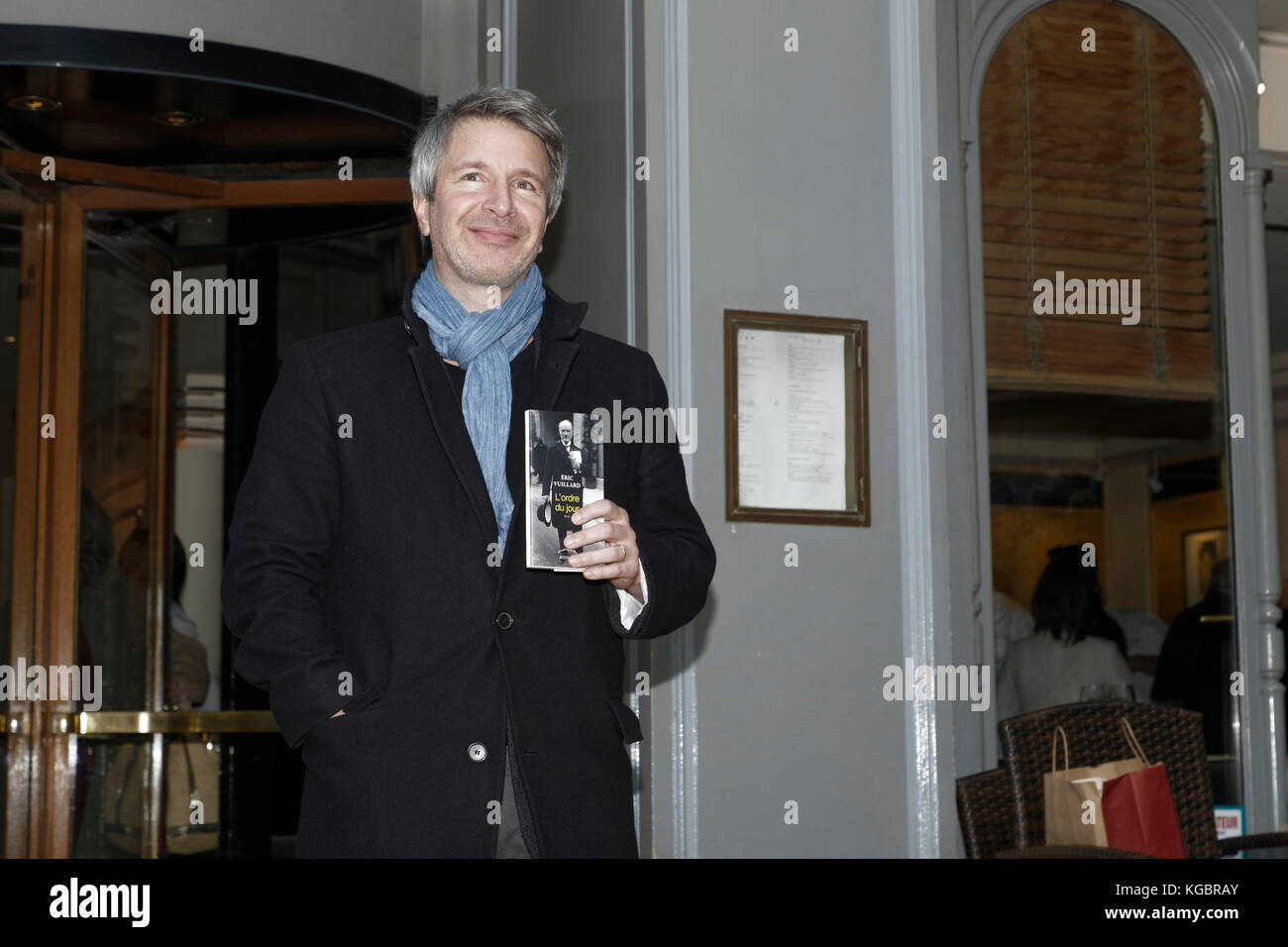 Parigi, Francia. 6 novembre 2017. Eric Vuillard vincitore del Prix Goncourt per il suo romanzo "l'Ordre du jour" (Éditions Actes Sud) il 6 novembre 2017 a Parigi, Francia. Crediti: Bernard Menigault/Alamy Live News Foto Stock