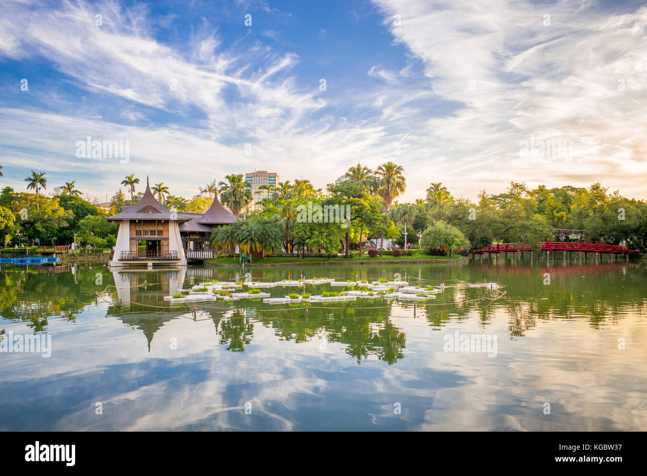 Taichung Park Pavillion nel lago Foto Stock