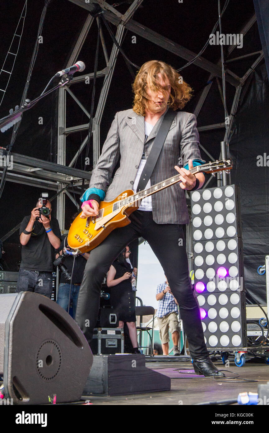 Dan Hawkins, chitarrista di piombo il buio, suona al Festival Godiva, Coventry, Regno Unito. Foto Stock