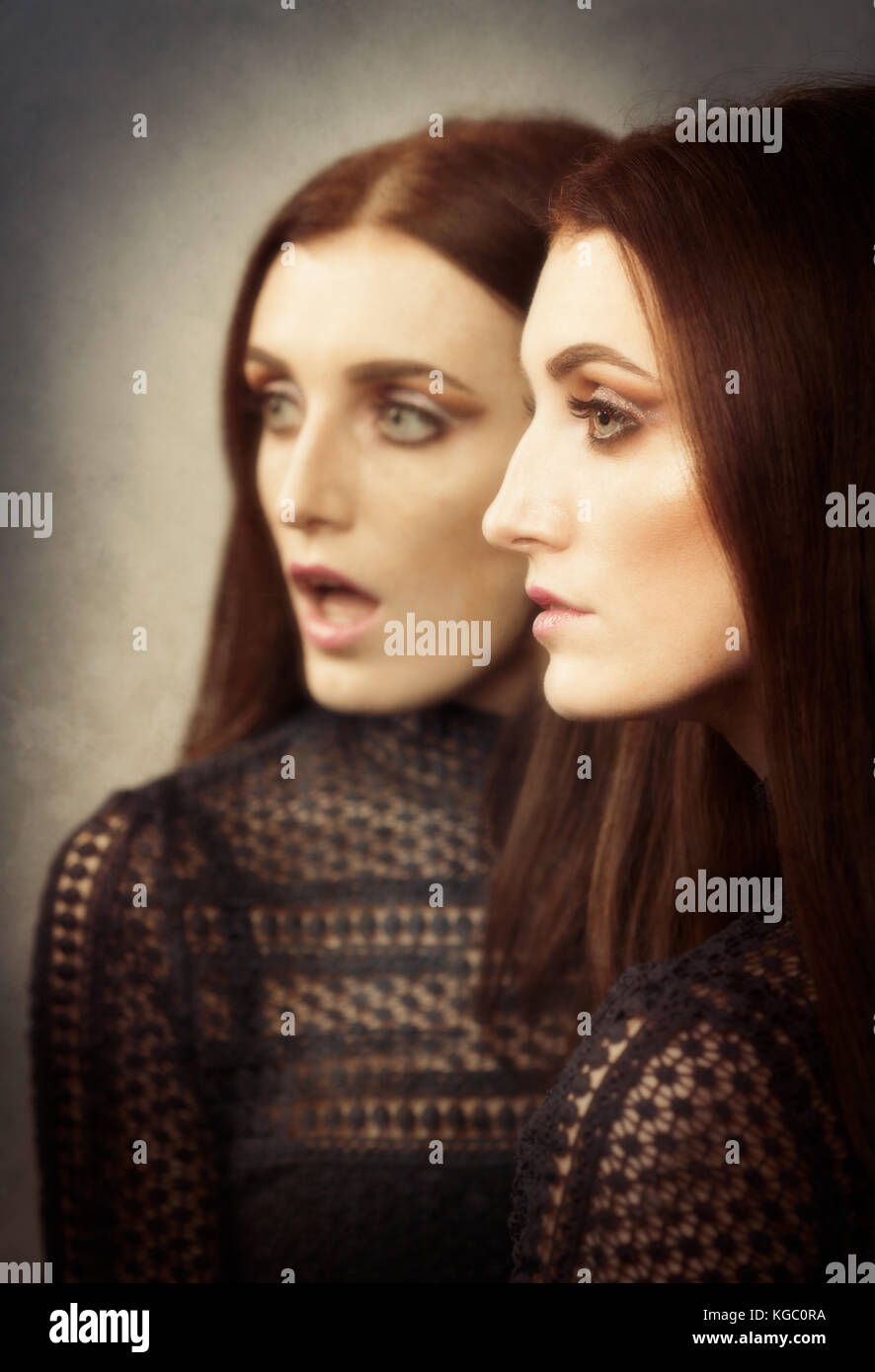 Lo specchio ha due facce immagini e fotografie stock ad alta risoluzione -  Alamy