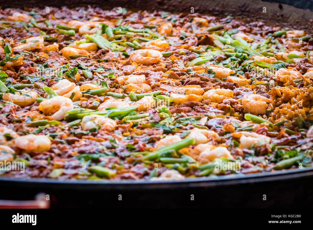 Immagini Stock - Paella Spagnola Con Carne, Riso E Verdure In Padella.  Image 202832478