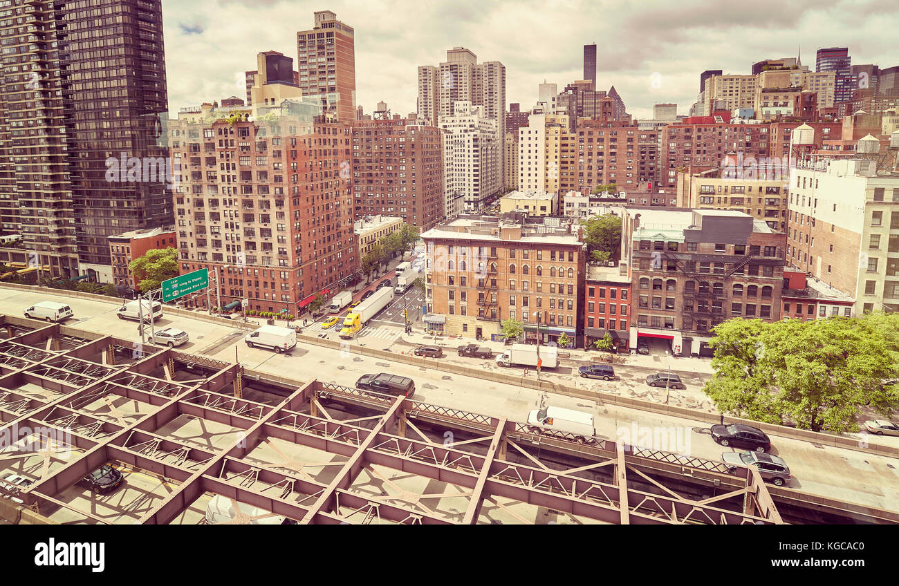 Retrò immagine stilizzata di new york visto dalla funivia di roosevelt island, Stati Uniti d'America. Foto Stock