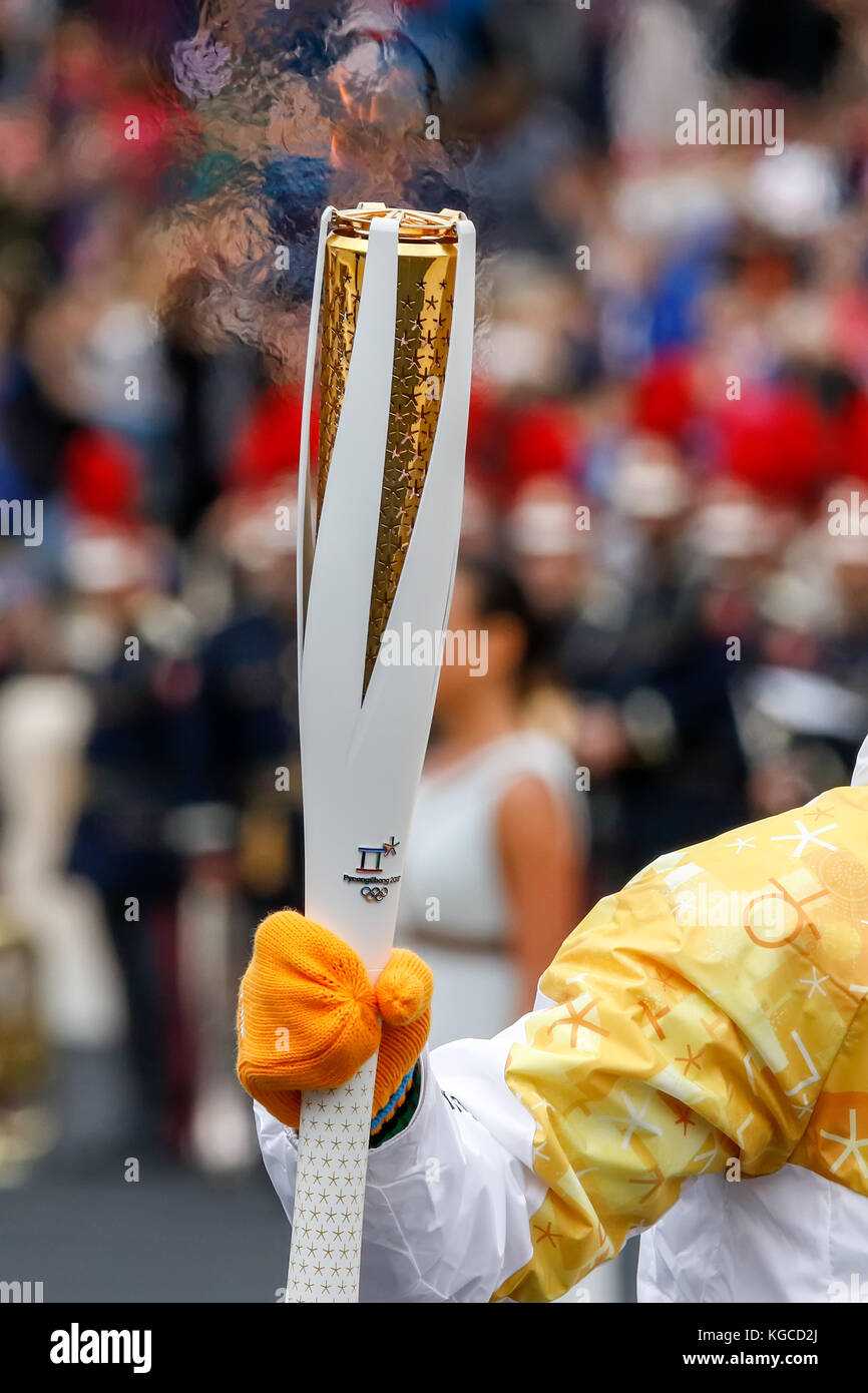 Atene, Grecia - Ott 31,2017: la fiamma olimpica è stata consegnata agli organizzatori dell'Pyeongchang (sud coreano) Olimpiadi invernali di febbraio 9-25, 2018. Il ceremo Foto Stock