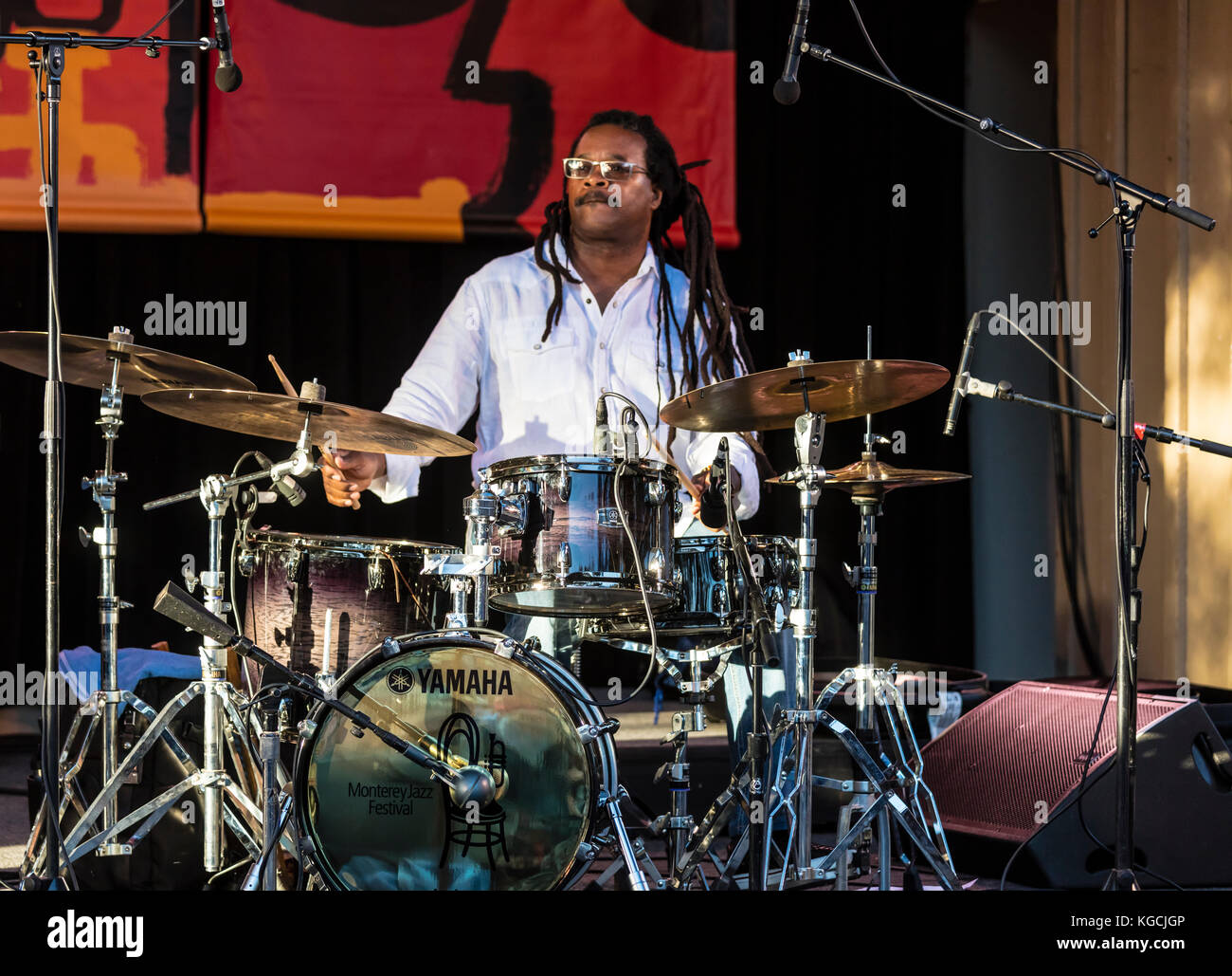 Quentin baxter suona la batteria per ranky tanky - sessantesimo monterey jazz festival, California Foto Stock