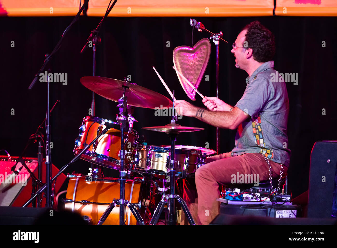 Scott amendola su tamburi con la tia fuller quartet - sessantesimo monterey jazz festival, California Foto Stock