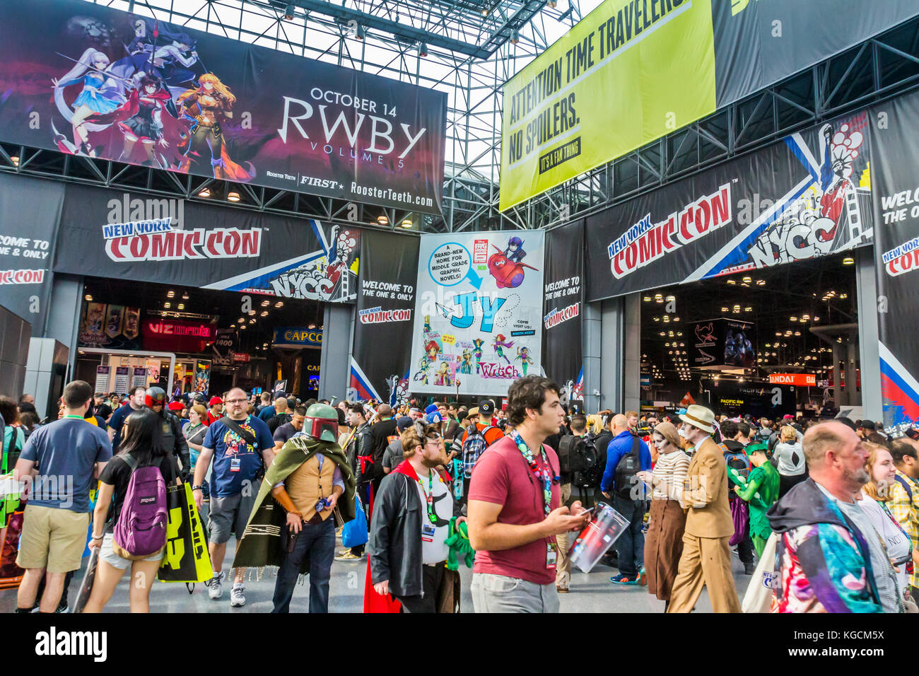 Visitatori e appassionati partecipare alla New York Comic Con Fumetti, Cinema e Film Convenzione. Foto Stock