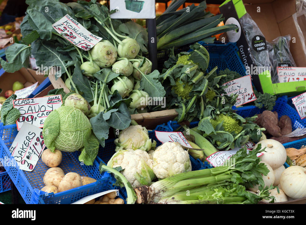 Verdure in esposizione al mercato di cambridge Foto Stock