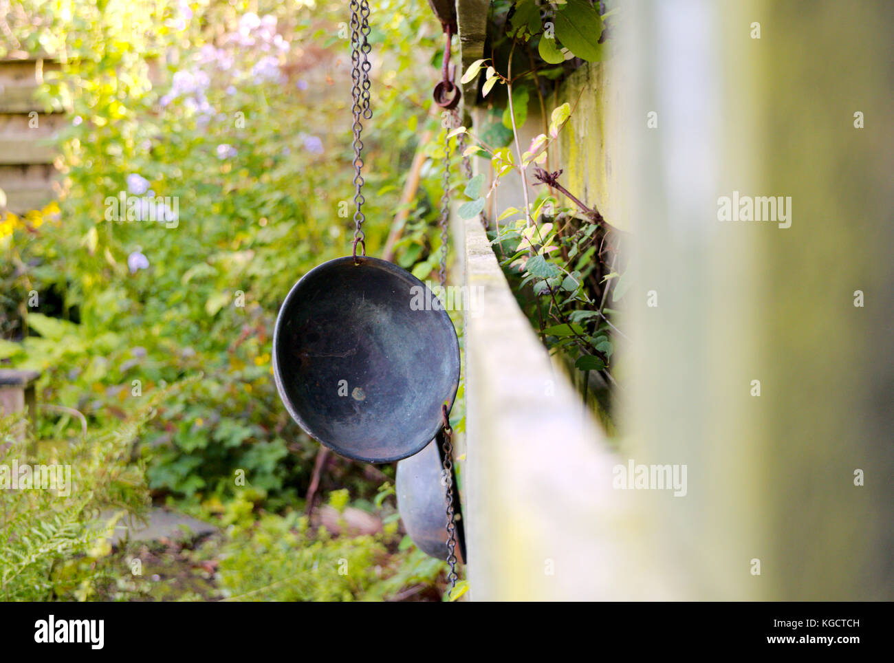 Il vecchio giardino di legno Scale Foto Stock