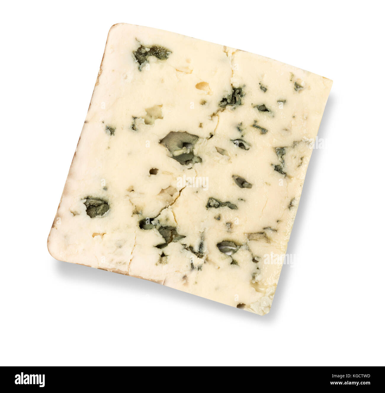 Un cuneo di pieno di grasso morbido formaggio blu isolato su bianco.con tracciato di ritaglio Foto Stock