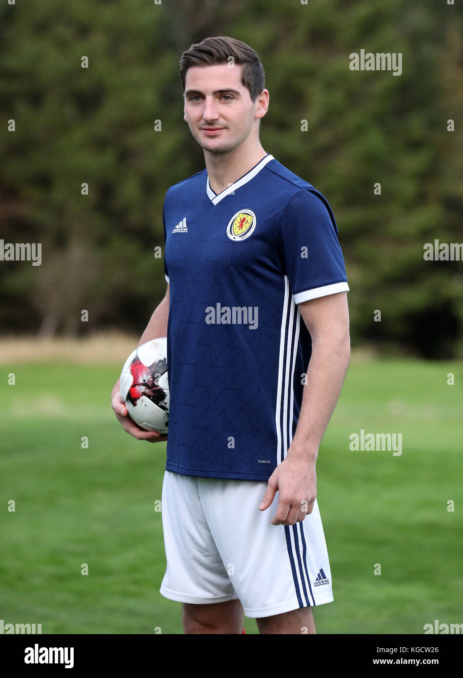 Kenny McLean in Scozia durante il lancio della divisa Home al Dalmahoy Hotel, Edimburgo. PREMERE ASSOCIAZIONE foto. Data immagine: Lunedì 6 novembre 2017. Scopri la storia di calcio della Pennsylvania Scotland. Il credito fotografico dovrebbe essere: Andrew Milligan/PA Wire. RESTRIZIONI: L'uso è soggetto a limitazioni. Solo per uso editoriale. Uso commerciale solo previo consenso scritto della fa scozzese. Foto Stock