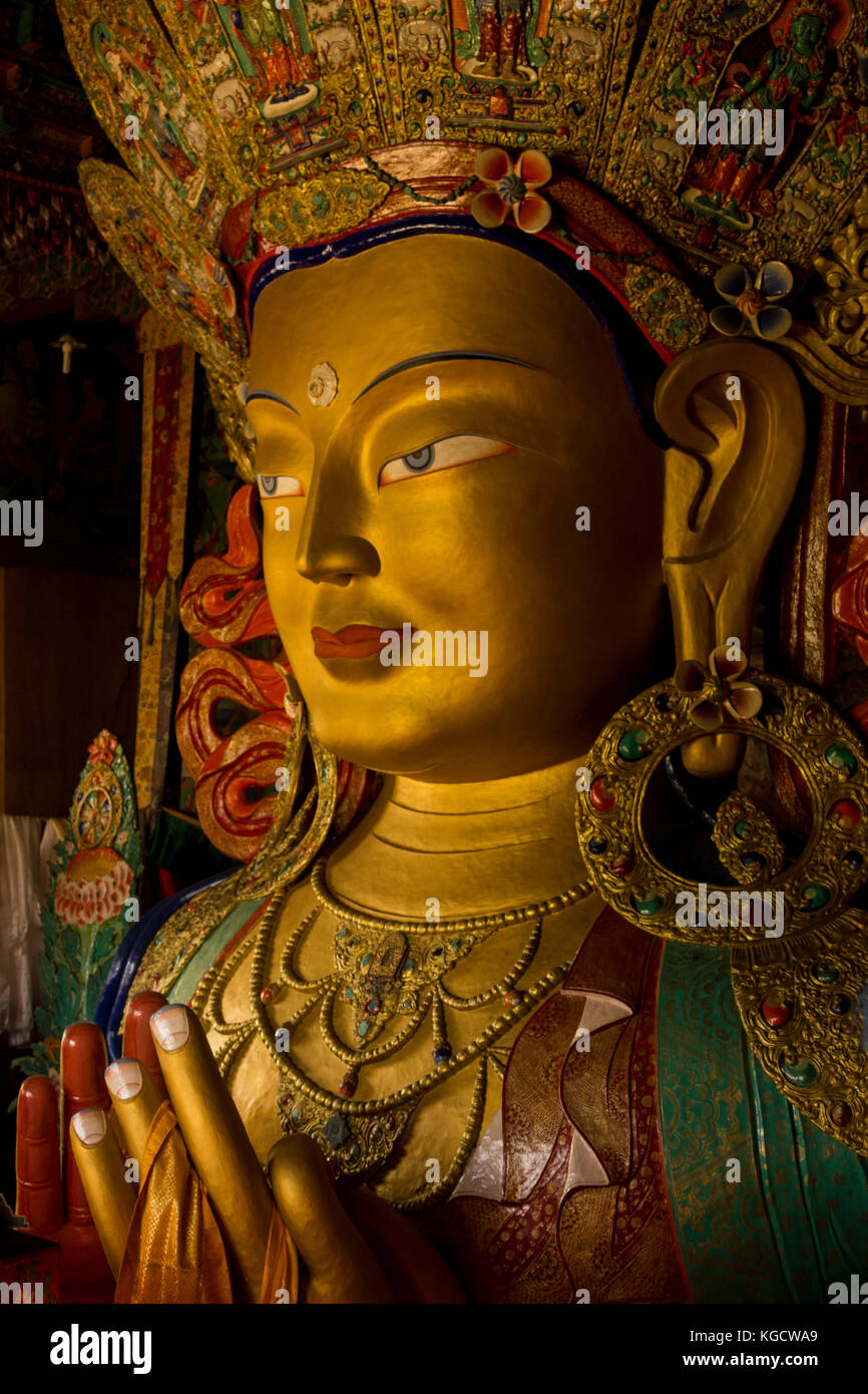 Thiksay Gompa o Thiksay Monastero è situato sulla sommità di una collina nel villaggio di Thiksey circa 19 chilometri ad est di Leh in Ladakh, India. Foto Stock