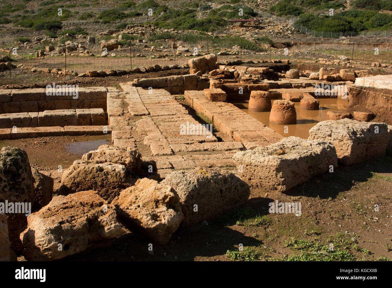 Phalasarna era un porto di età ellenistica e città stato situato sulla costa occidentale di Creta. La maggior parte degli scavi data intorno al 333 A.C. Foto Stock