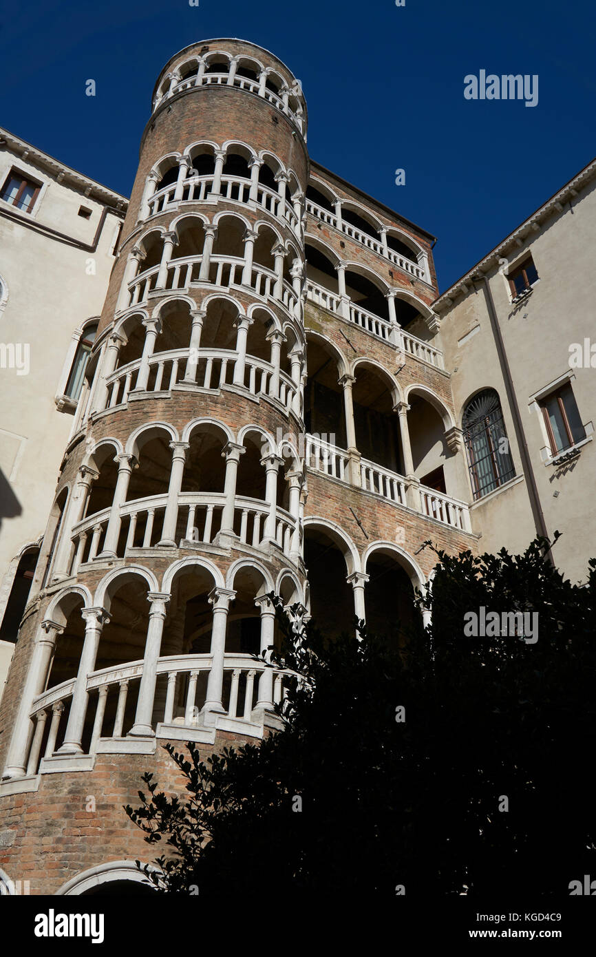 Una vista del Palazzo Contarini del Bovolo. Foto Stock