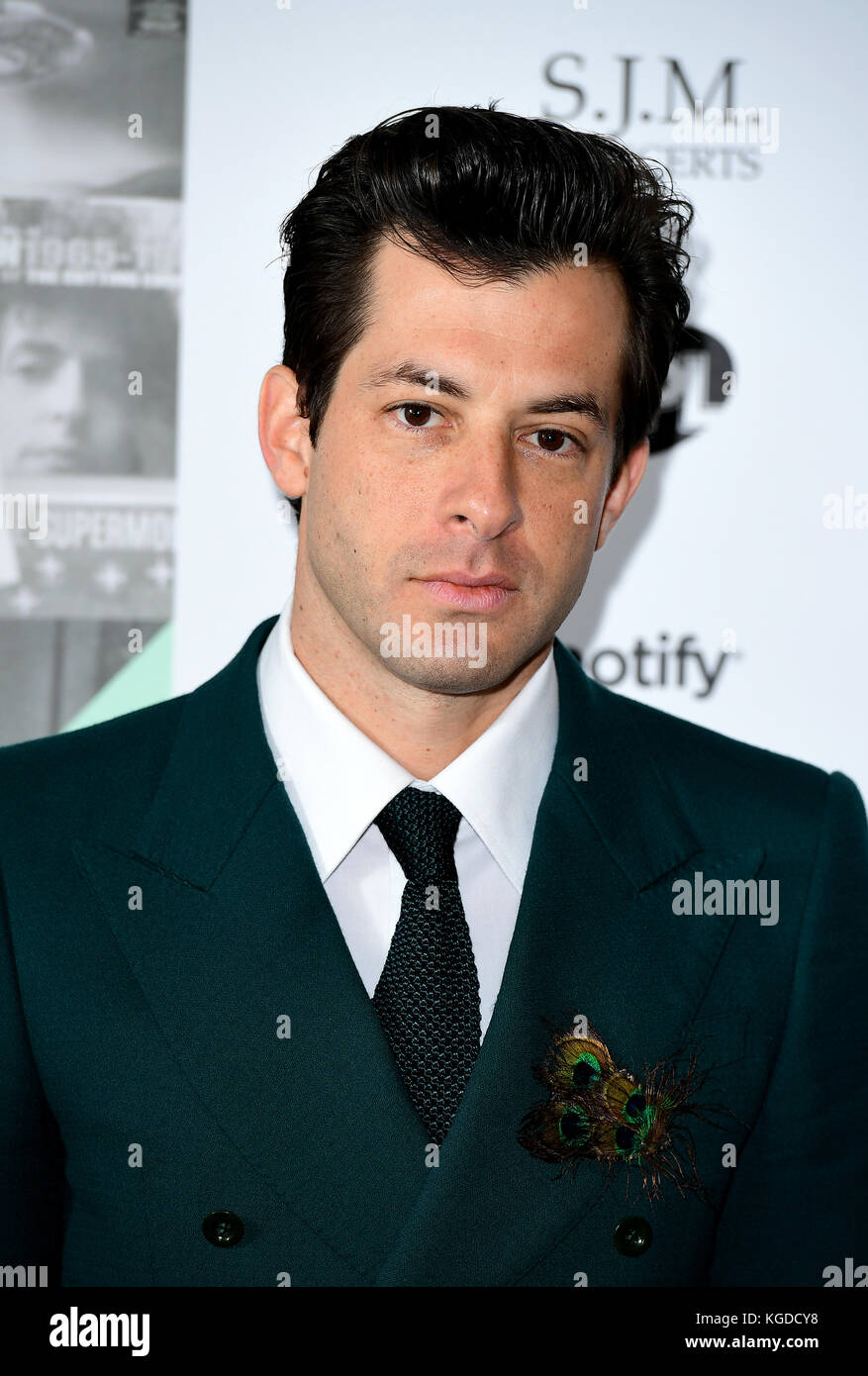 Mark Ronson partecipa al Music Industry Trusts Award in aiuto delle associazioni di beneficenza Nordoff Robbins e Brit Trust al Grosvenor House Hotel di Londra. PREMERE ASSOCIAZIONE foto. Data immagine: Lunedì 6 novembre 2017. Vedere la storia di PA SHOWBIZ Awards. Il credito fotografico dovrebbe essere: Ian West/PA Wire. Foto Stock