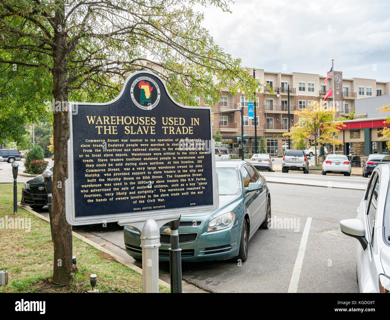 Marcatore di storici che descrivono i magazzini utilizzati nell'ottocento durante l'altezza del commercio di schiavi in Montgomery, Alabama USA. Foto Stock