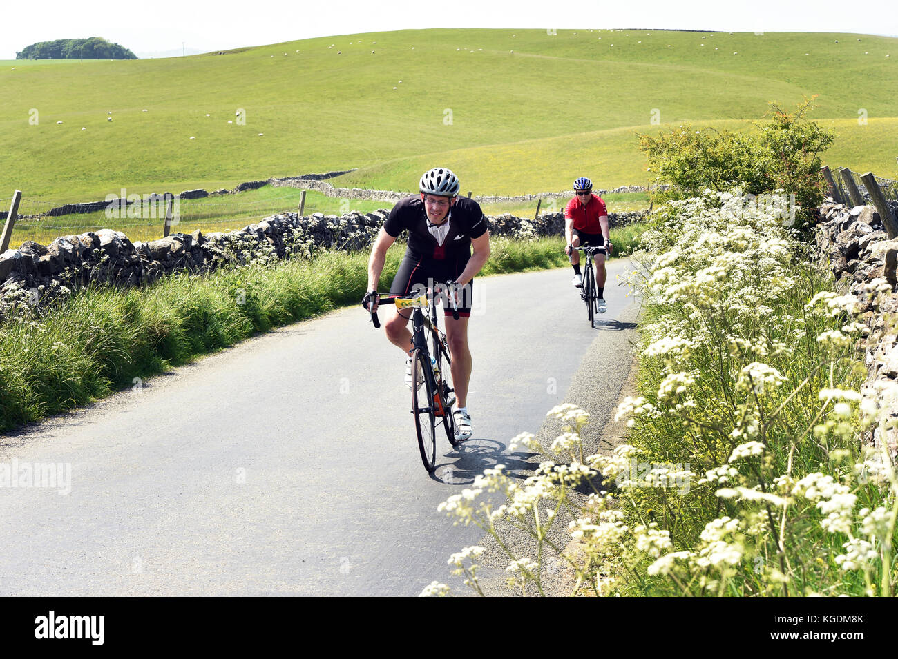 Escursioni in bicicletta nelle splendide Yorkshire Dales paesaggio Foto Stock