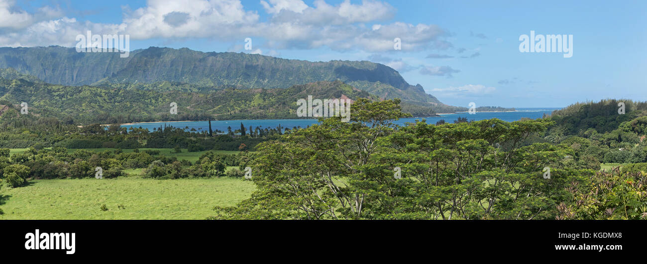 Kauai Hawaii Hanalei Bay paesaggio tropicale. Del surf e del nuoto primo area ricreativa e preservare la fauna selvatica. Isola Giardino. Economia del turismo è basato. Foto Stock