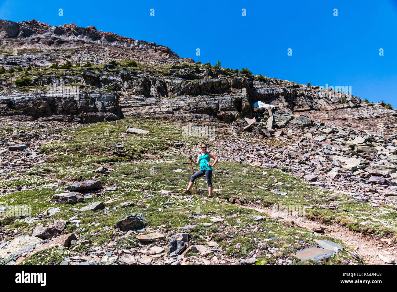 Escursionista femmina sul odaray highline trail Foto Stock