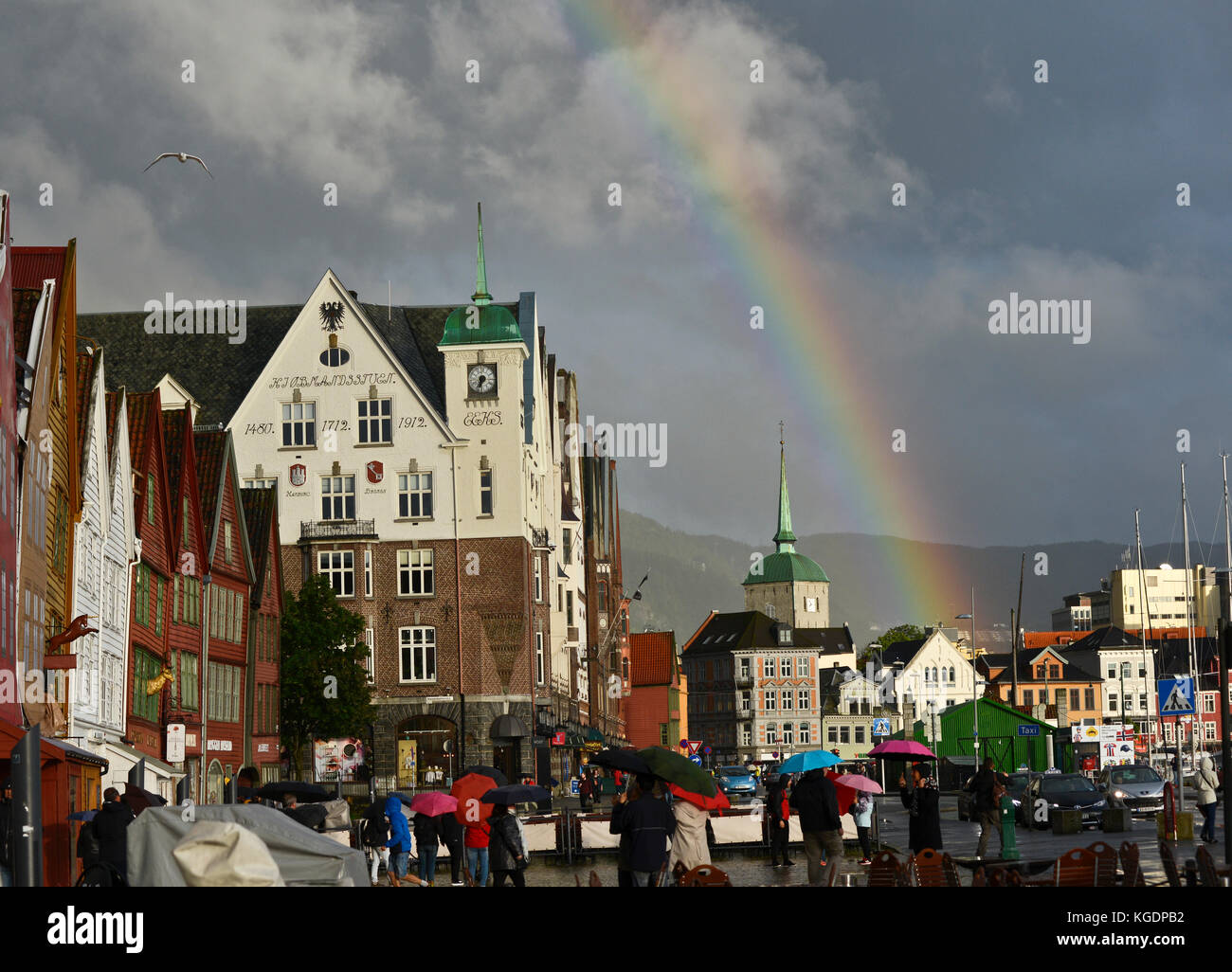 Rainbow a Bryggen street, Bergen, Norvegia Foto Stock