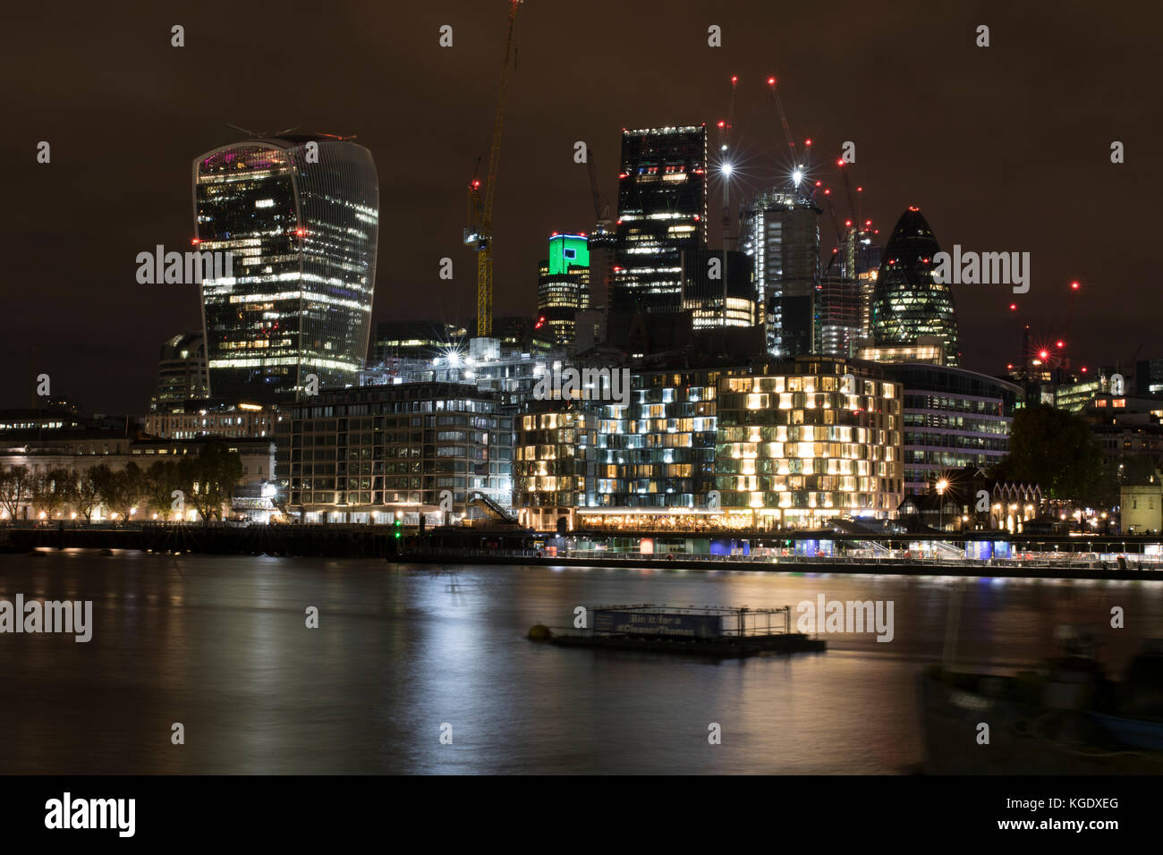 Città di Londra di notte Foto Stock