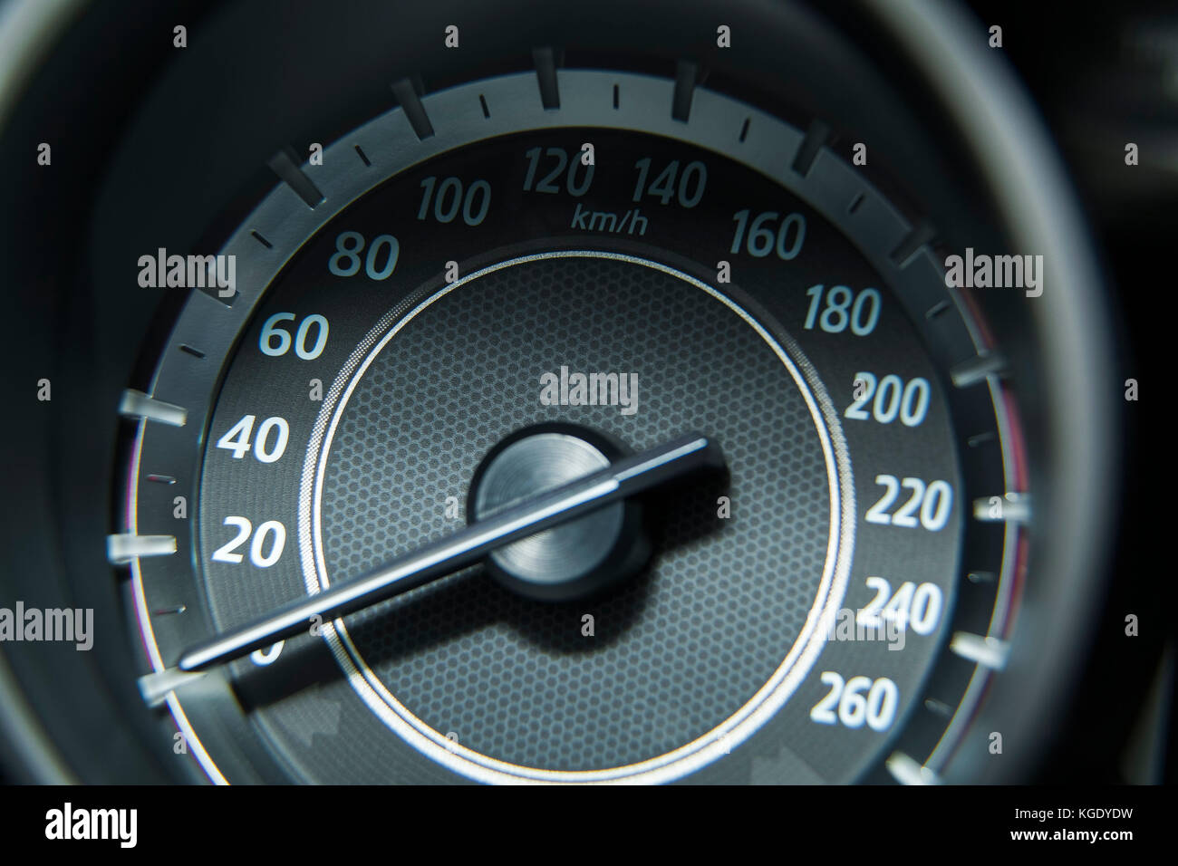 Macchina circolare tachimetro con indicatore e numeri. contagiri del  veicolo con quadrante analogico Foto stock - Alamy
