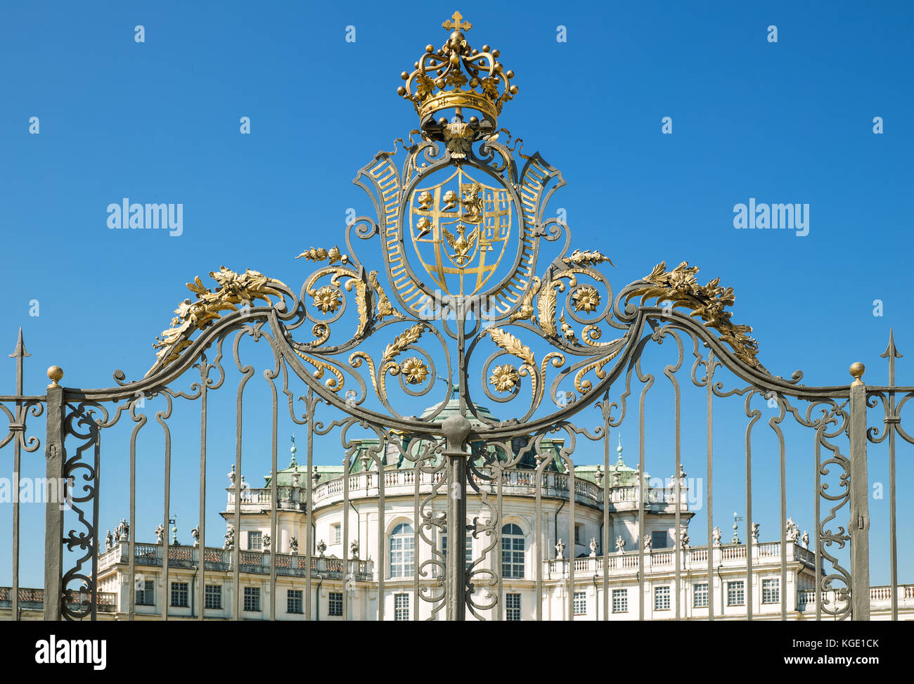 Stupinigi, Italia - 22 giugno 2016: vista del royal hunting lodge dettaglio del cancello principale Foto Stock