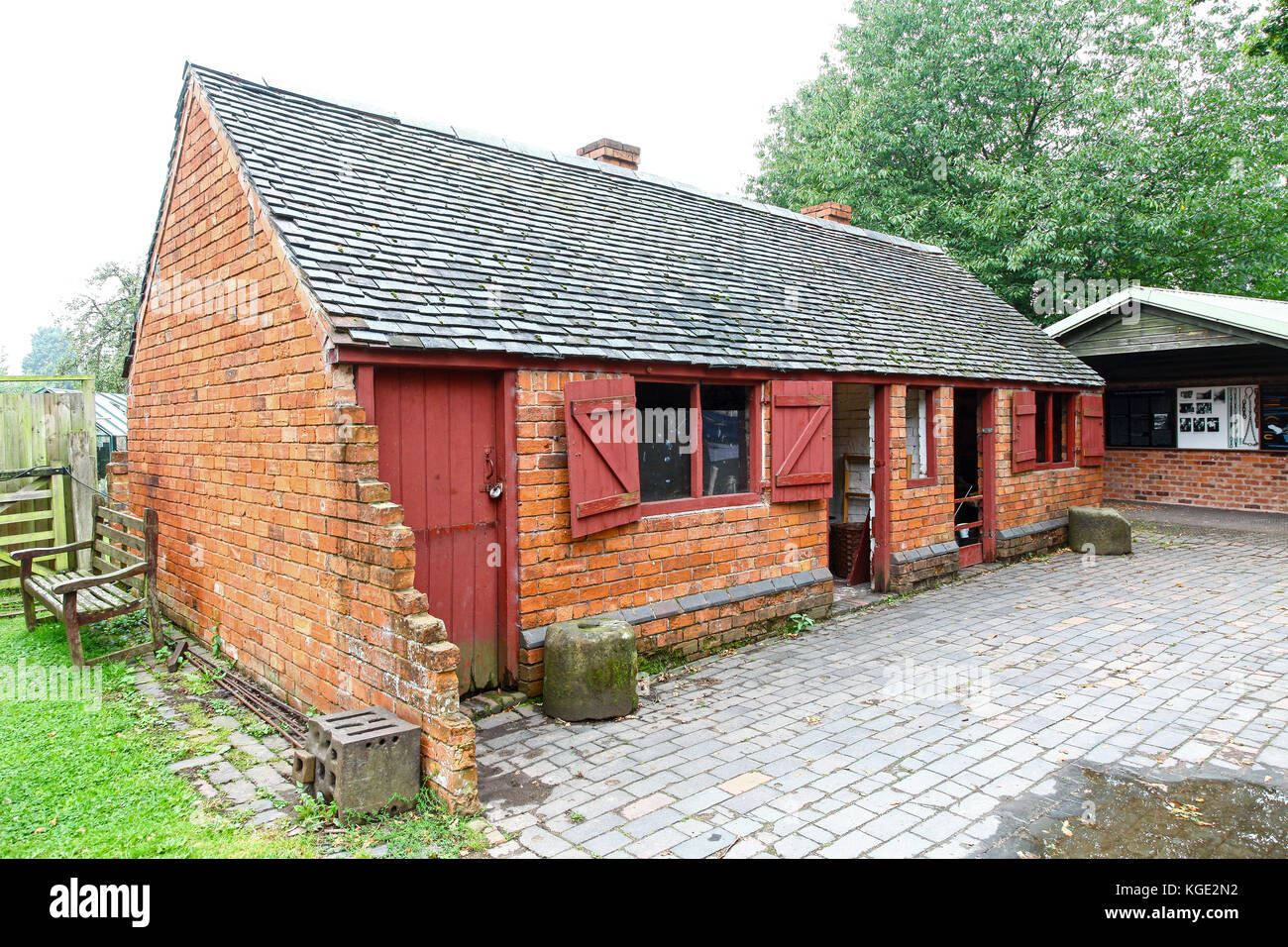 FORGE, unghie negozio e BREW HOUSE presso il Museo Avoncroft di edifici, Stoke Heath, Bromsgrove, Worcestershire, England, Regno Unito Foto Stock