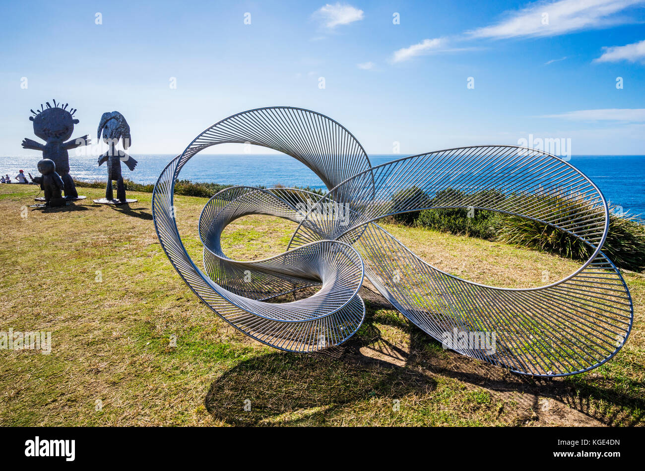 Scultura di mare 2017, esposizione annuale sulla passeggiata costiera tra Bondi e Tamara Beach, Sydney, Nuovo Galles del Sud, Australia. Acciaio inossidabile s Foto Stock