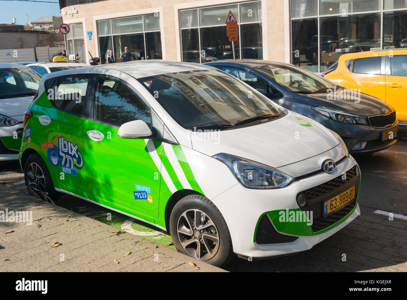 Israele Terra Santa Tel Aviv Jaffa Yafo Autotel Car2go new car sharing  iniziativa 170 automobili 340 designato prime sito baie parcheggio Hyundai  i10 city Foto stock - Alamy