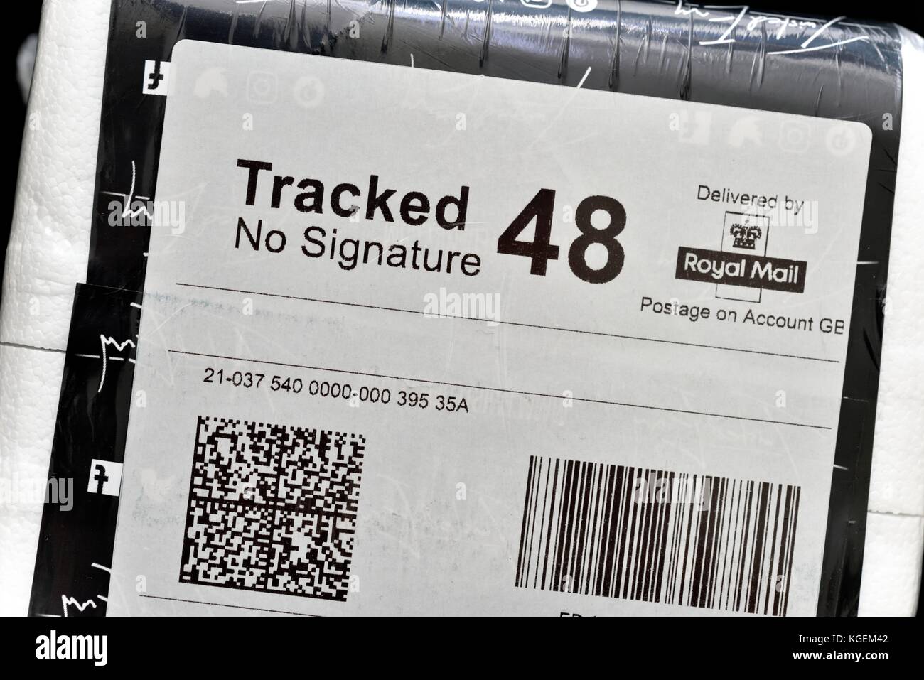 Tracked nessuna firma royal mail etichetta di pacchi Foto Stock