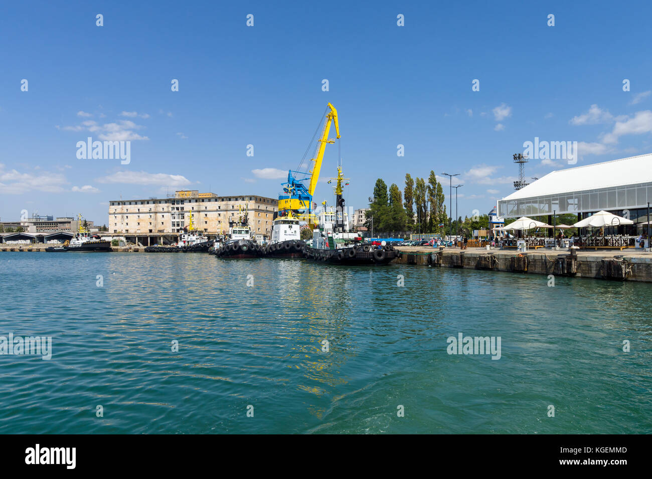 Vista della zona di acqua del porto di Burgas. Burgas, è la seconda città più grande sulla costa bulgara del Mar Nero. Foto Stock