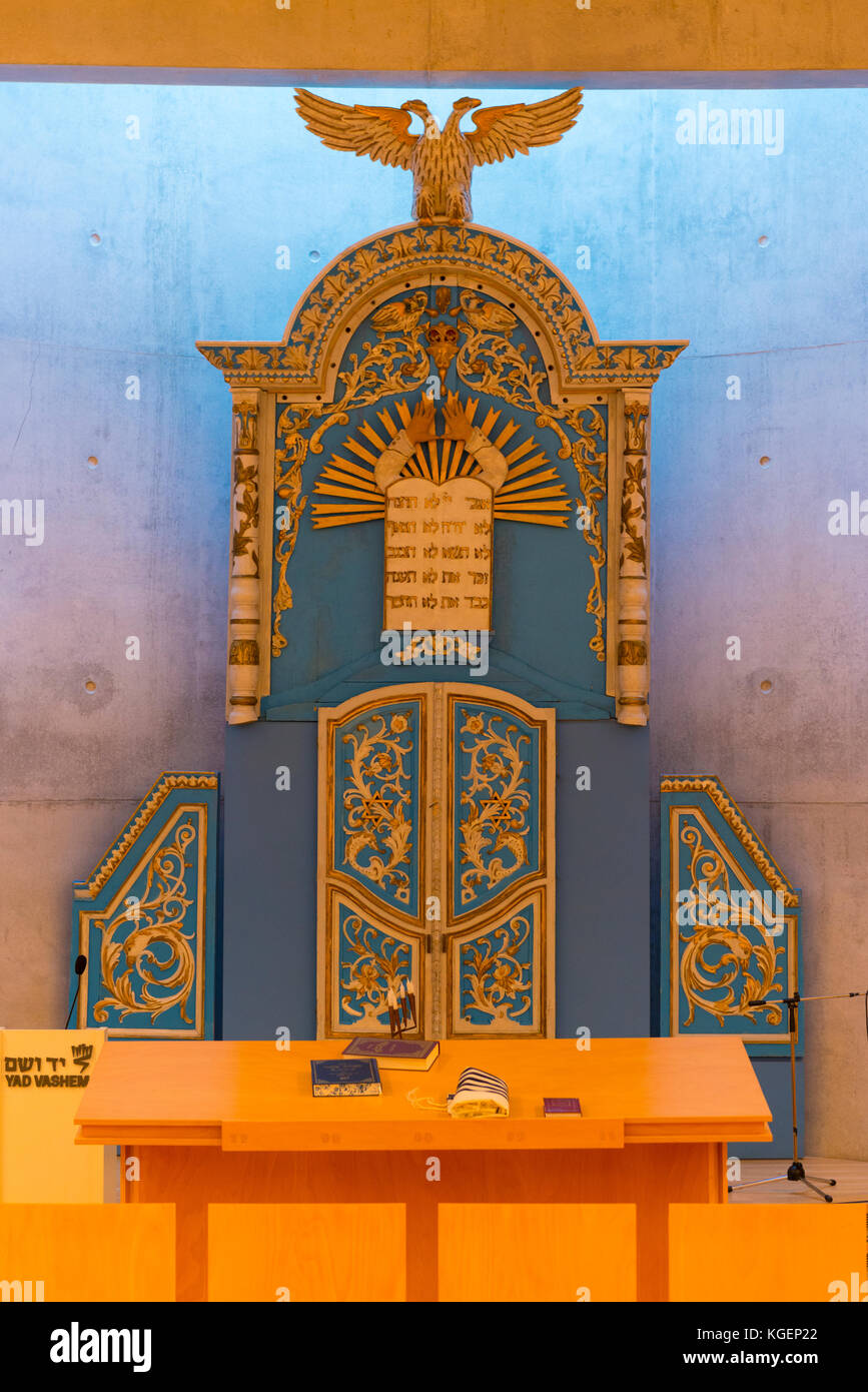 Israele Gerusalemme la Terra Santa Yad Vashem Museo commemorativo di Holocaust sinagoga interno Arca dell Alleanza recuperato frammentaria post WW11 provenienti dalla Romania Foto Stock