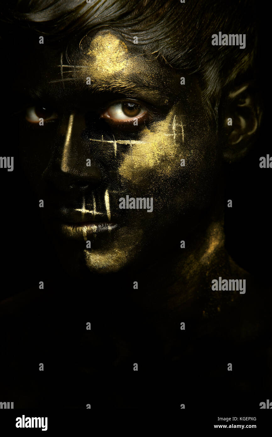 Nero e oro boy Foto Stock