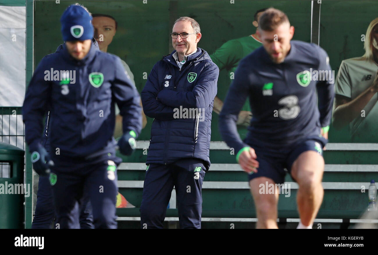 Wes Hoolahan, Manager Martin o'Neill e Daryl Murphy della Repubblica d'Irlanda (da sinistra a destra) durante una sessione di formazione presso il fai National Training Centre di Abbotstown. Foto Stock