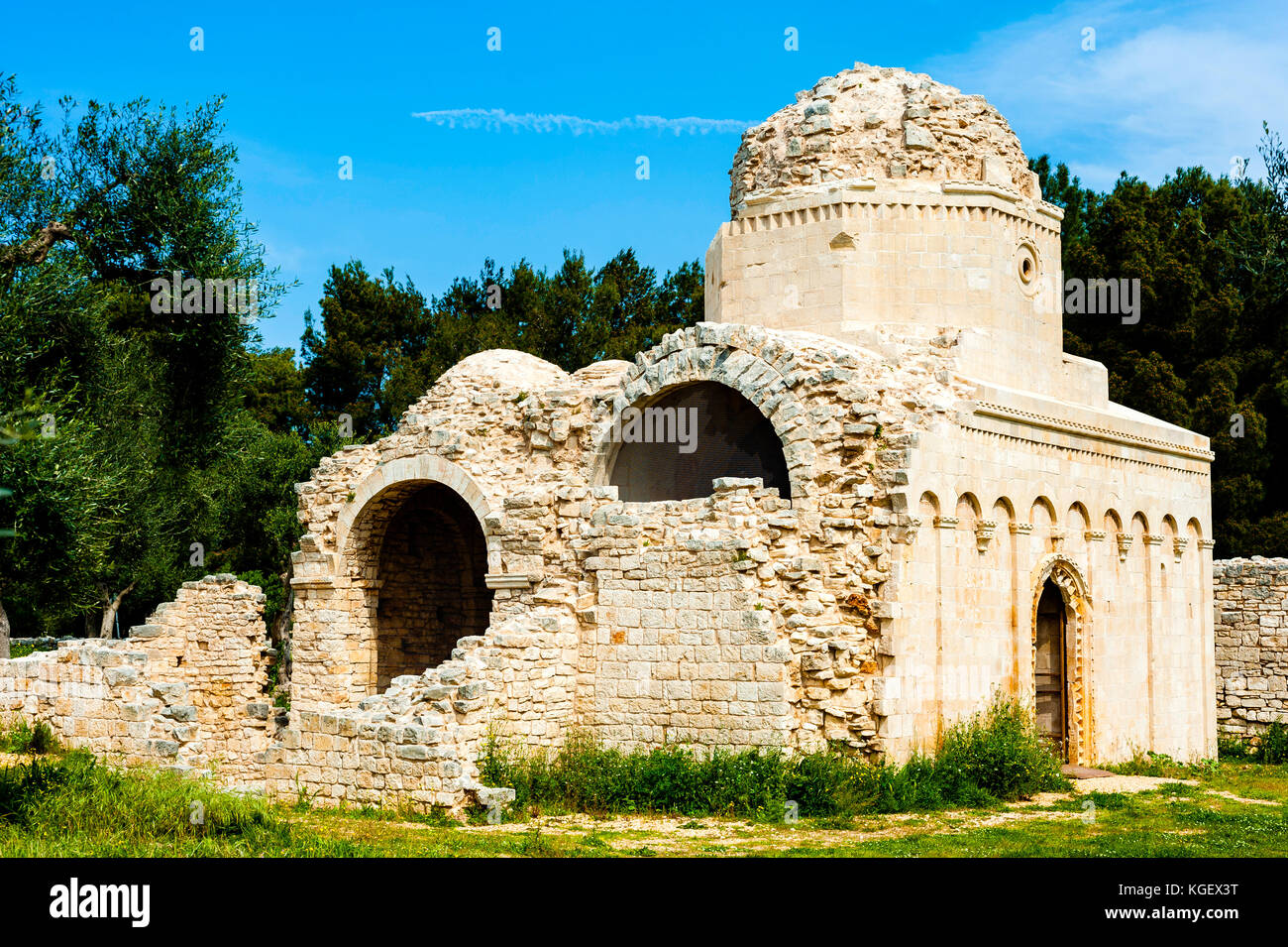 Balsignano nella città di Modugno, Puglia - Italia le rovine della chiesa di s. felice che succede a essere uno dei primi esempi di romanico pugliese Foto Stock